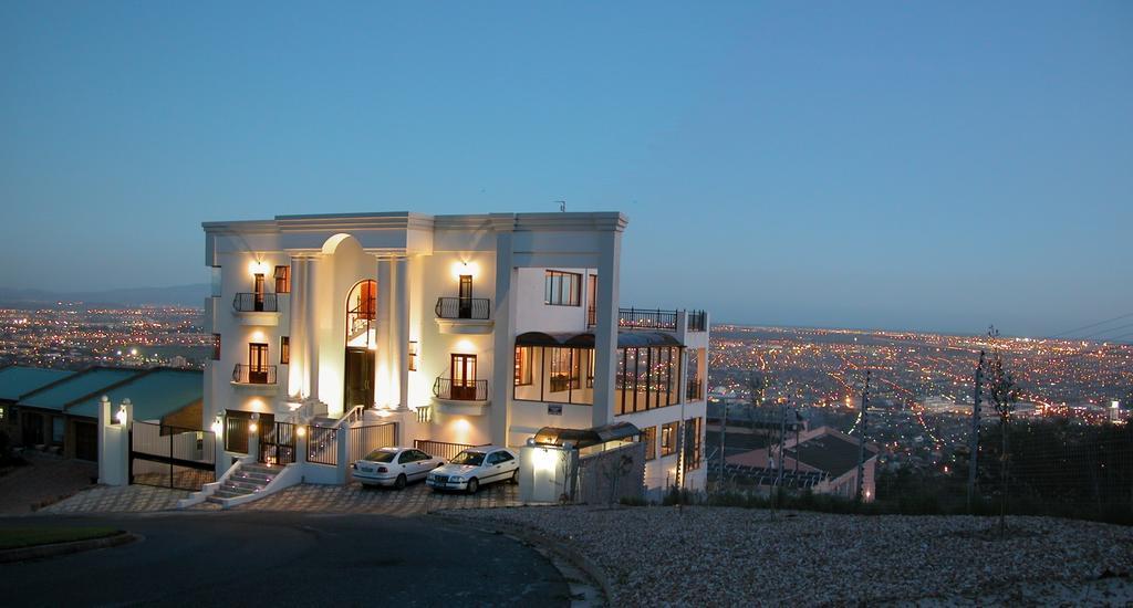 Keret Accommodation Белвил Екстериор снимка