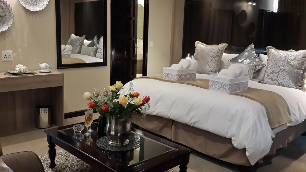 Keret Accommodation Белвил Екстериор снимка