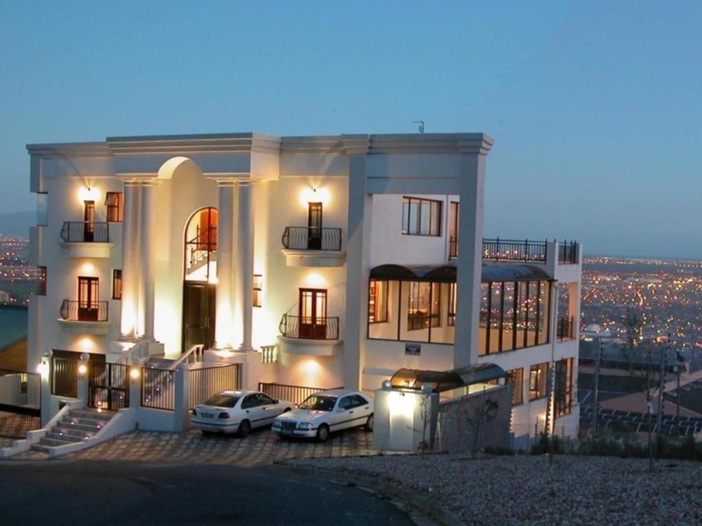 Keret Accommodation Белвил Екстериор снимка