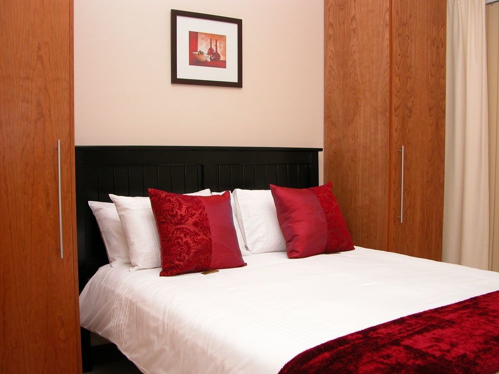 Keret Accommodation Белвил Екстериор снимка