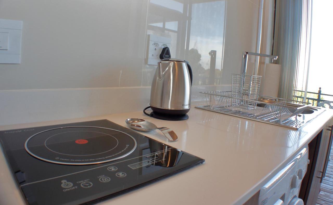 Keret Accommodation Белвил Екстериор снимка