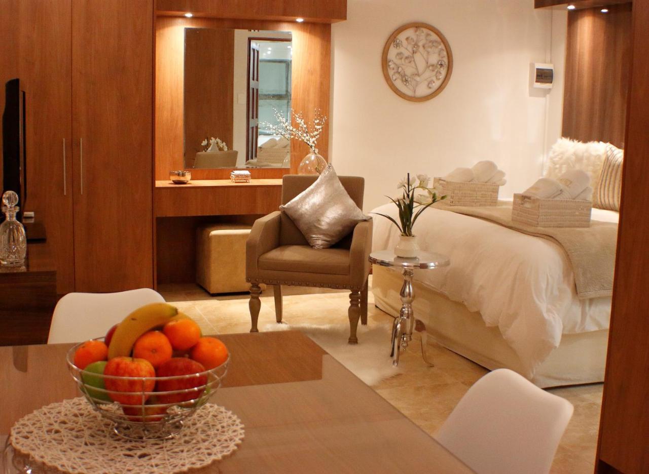 Keret Accommodation Белвил Екстериор снимка