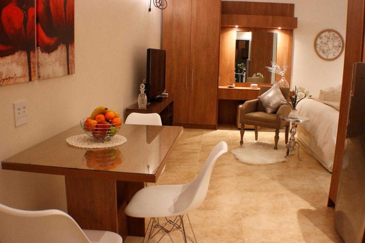 Keret Accommodation Белвил Екстериор снимка