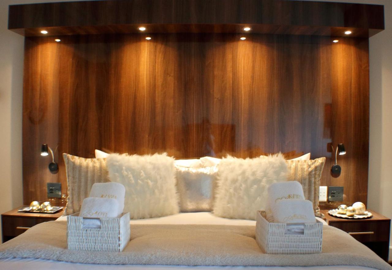 Keret Accommodation Белвил Екстериор снимка