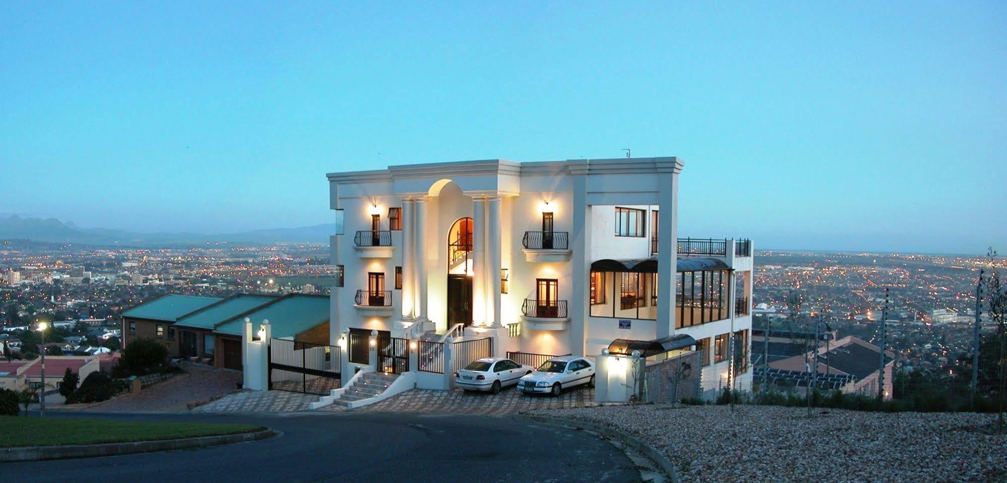 Keret Accommodation Белвил Екстериор снимка